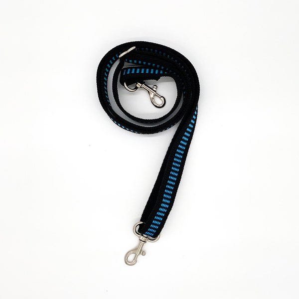 Bag strap striped in black and blue, adjustable shoulder strap with silver carabiners for shoulder bags, crossbody bags and bum bags