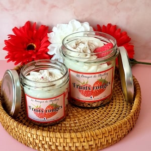 Red fruit gourmet candle