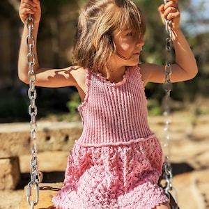 Padrão de tricô (Eng) / Patrón de punto (Esp) Vestido Goxo kids- vestido niña. Coleção Mini&Me.