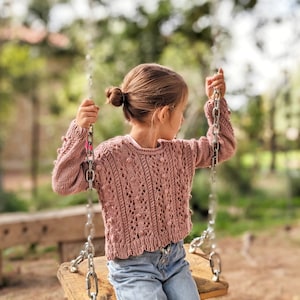 Padrão de tricô para suéter e blusa Zoe: design rendado infantil (tamanhos 2 a 12)