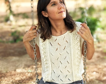 Nora tee knitting pattern (Eng) / patrón de punto  (Esp). Lacework bohemian tee available in 8 sizes. Top de calados disponible en 8 tallas