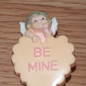 Vintage 2&quot; Inch &quot;Be Mine&quot; Plastic Collectible Cupid Valentine&#39;s Day Pin *READ*