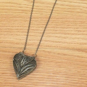 Thin Metal Vintage Hallow Opening Heart Women&#39;s Collectible Necklace
