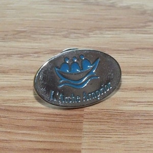 Blue & Silver Tone L&#39;Archie Arnprior Collectible Souvenir Lapel Pin