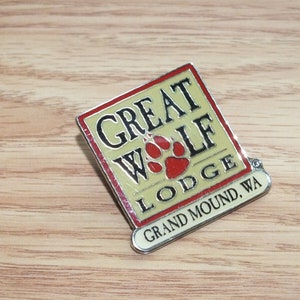 Vintage Enamel Great Wolf Lodge Grand Mound Washington Collectible Lapel Pin