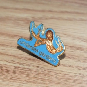 Vintage Gold Tone Octopus Undersea Gardens Collectible Souvenir Lapel Pin