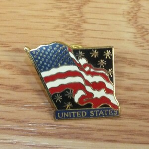 Vintage 1992 Limited Edition United States Collectible American Flag Lapel Pin