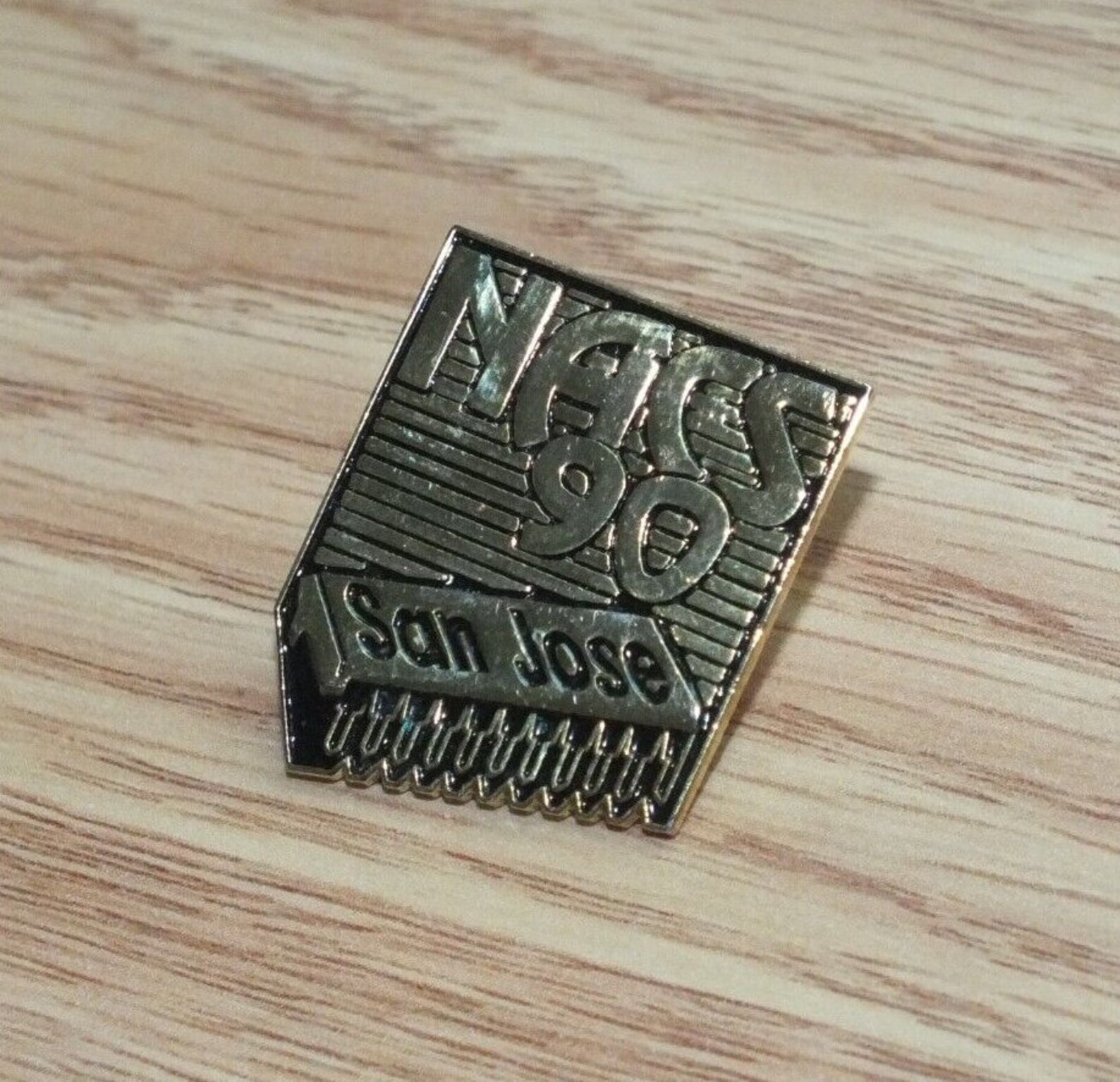 Crab Baltimore NACS Maryland Gold Tone Vintage Lapel Pin