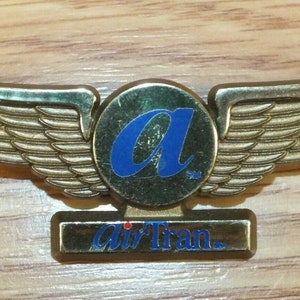 Goldton Kunststoff AirTran Junior Pilot Wings Sammeln Airline Souvenir Pin