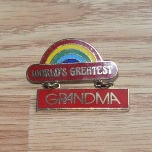 Vintage Retro 1979 Rainbow Red & Gold Tone World&#39;s Greatest Grandma Dangle Pin