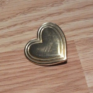Vintage 90&#39;s The Variety Club Collectible Gold Tone Heart Lapel Pin