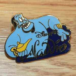 Vintage 90&#39;s Disney&#39;s Aladdin Genie With his Lamp Collectible Lapel Pin