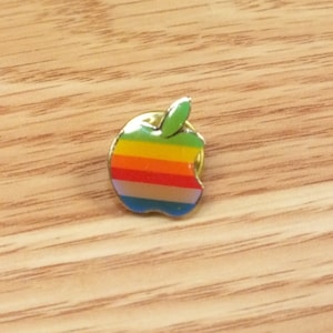 Vintage Apple Macintosh Computer Rainbow Logo Collectible Pin / Lapel **READ**