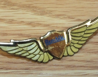 Gold Tone Plastic Republic Airline Collectible Junior Pilot Wings Lapel Pin