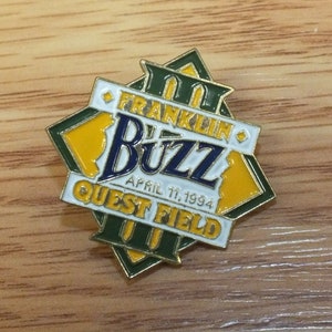 Vintage 1994 Franklin Buzz Quest Field Collectible Souvenir Lapel Pin