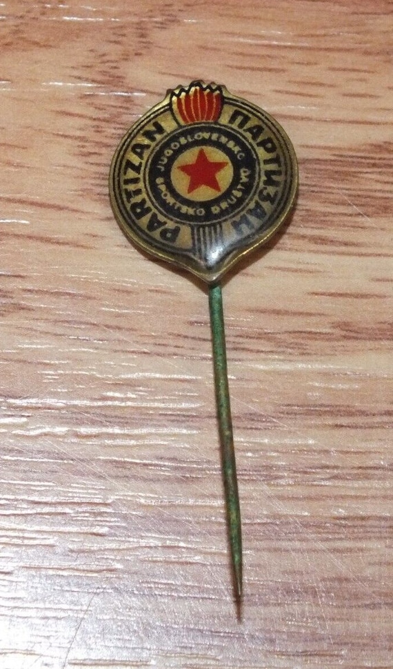 Vintage Pin Badge Football Club FC RADNICKI Pirot Serbia -  Israel