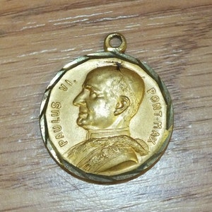 Vintage Gold Tone Paulus VI, Pont-Max Collectible Roma Catholic Pendant Charm