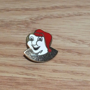 Vintage Gold Tone Carnaval De Quebec Collectible Souvenir Lapel Pin
