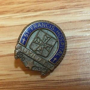Rare Vintage St. Frances Hospital Auxiliary 500 Hours Collectible Lapel Pin