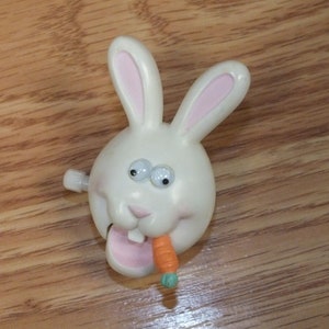 Vintage 1987 Hallmark Cards Collectible Easter Bunny Wind Up Lapel Pin