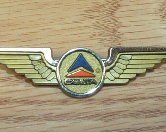 Vintage Gold Tone Plastic Delta Airlines Junior Jr. Pilot Collectible Wings Pin