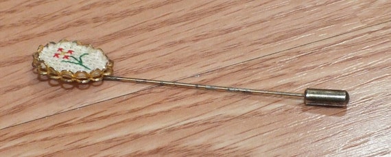 Unbranded Vintage Flower Crochet Gold Toned Lapel Stick Pin