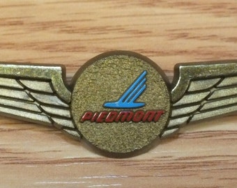 Vintage Gold Tone Plastic Piedmont Airlines Jr. Pilot Collectible Wings Pin
