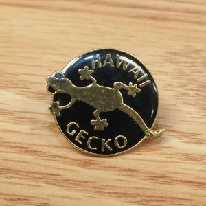 Vintage Hawaii Gecko Hawaiian Lizard Black & Gold Enamel Lapel Pin