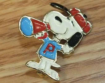 Vintage United Feature Peanuts Snoopy Collectible Pin / Lapel