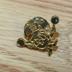Rare Vintage Gold Tone Dum Dums Mascot Collectible Candy Brand Lapel Pin