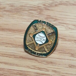 Green & Gold Tone Vintage 1990 Calgary Softball Minor Collectible Souvenir Pin