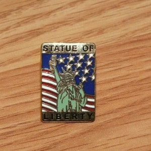 Vintage 1996 Statue of Liberty American Flag Collectible USA Lapel Pin