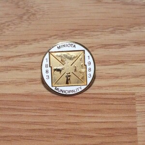 Vintage Gold Tone Miniota Municipality 1983 Collectible Souvenir Lapel Pin