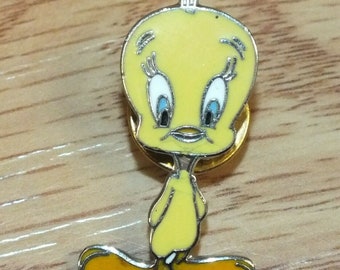 Vintage 1999 WB Warner Brothers Collectible Yellow Tweety Bird Lapel Pin *READ*