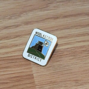 Vintage Woolastook District Sammlerstück Reise Souvenir Anstecknadel