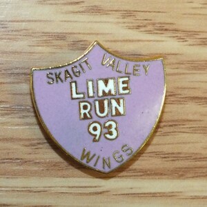 millésime 1993 Skagit Valley Lime Run Wings Collectible Light Purple Lapel Pin