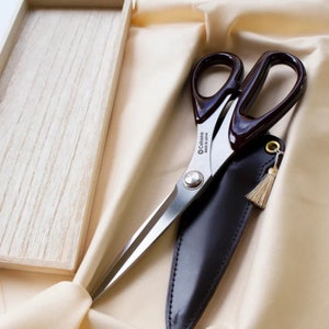 Cohana-Seki Sewing Shears with Lacquered Handles (Tamenuri)