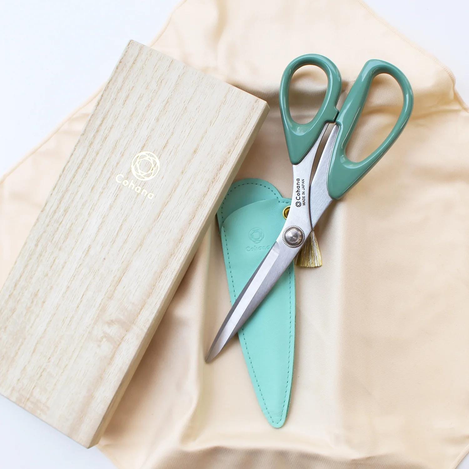 Cohana-seki Sewing Shears With Lacquered Handles in 5 Colours