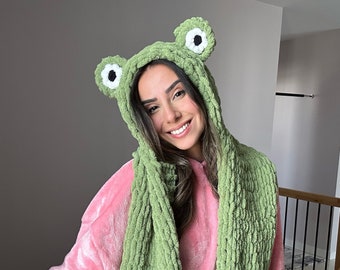 Frog scarf hat set, frog shawls and wraps, hat and scarf combo, frog hat, frog balaclava, frog beanie and scarf, winter set, winter gift