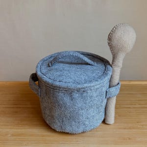 Handmade Felt Pot with Lid – Montessori Play Kitchen Toy
