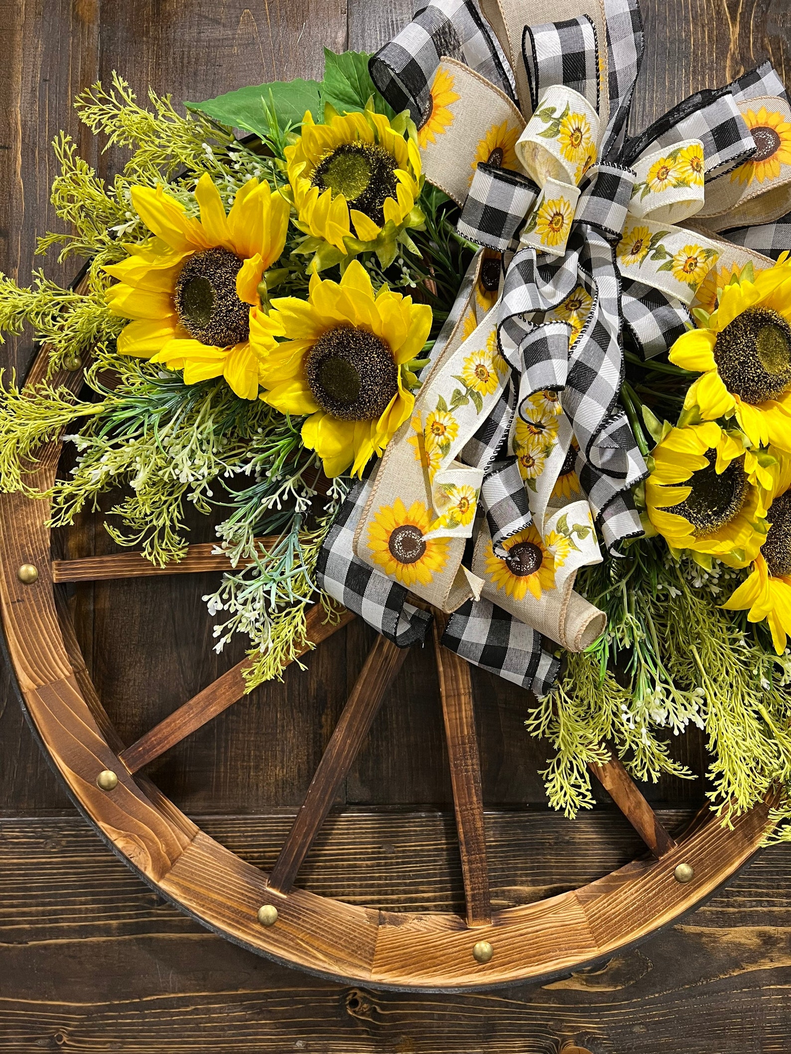 Sunflower Farmhouse Country Wagon Wheel Wreath - Etsy