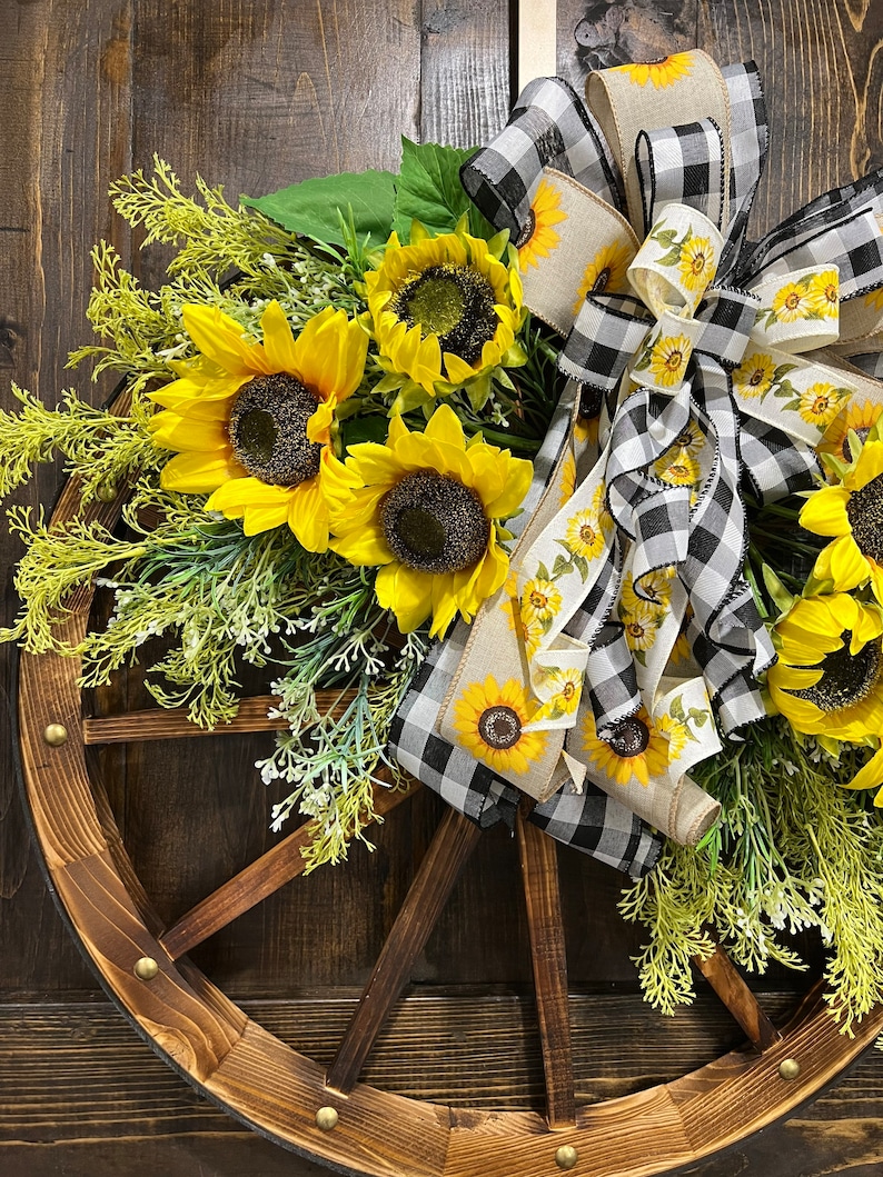 Sunflower Farmhouse Country Wagon Wheel Wreath - Etsy