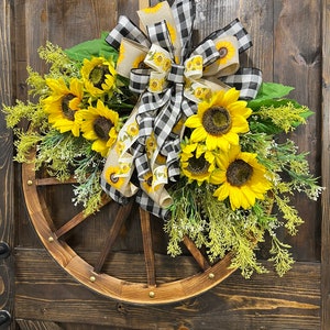 Sunflower Farmhouse Country Wagon Wheel Wreath - Etsy