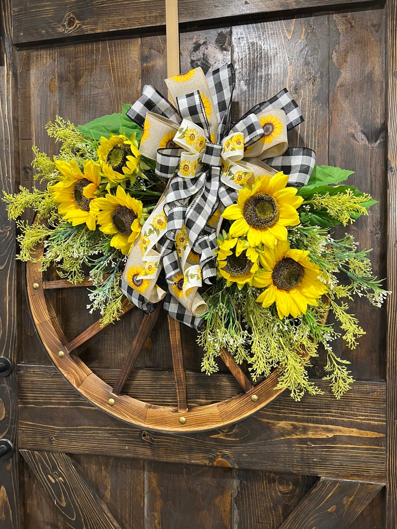 Sunflower Farmhouse Country Wagon Wheel Wreath - Etsy