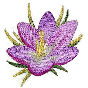 Könnte beinhalten: Lilafarbene gestickte Blume mit grünen und goldenen Blättern. Die Blume hat ein detailliertes Design und ist perfekt, um jedem Projekt einen Hauch von Natur zu verleihen.