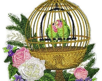 Birds Kingdom [Agapornis con jaula ] Hierro bordado en parche [5.28" X 4.85"]