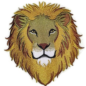 Puede incluir: Parche bordado con la cabeza de un león con un diseño detallado. El león tiene una melena dorada, orejas marrones y un hocico blanco. El parche es perfecto para agregar un toque de salvajismo a la ropa, las bolsas u otros accesorios.