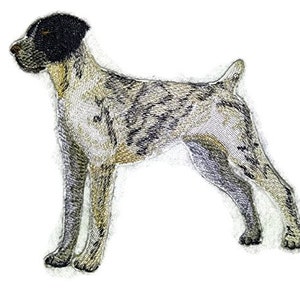 Könnte beinhalten: Ein gestickter Aufnäher, der einen Deutsch Kurzhaar zeigt, der mit dem Kopf nach links gedreht steht. Der Hund ist schwarz und weiß.