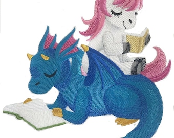 Parche termoadhesivo bordado "Amigos de la lectura de unicornio y dragón" - Hecho en EE. UU.