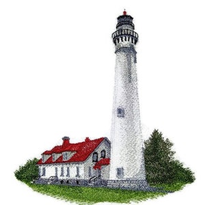 Pode incluir: Um farol branco com um telhado vermelho e um pequeno edifício anexado. O farol é cercado por grama verde e árvores.